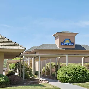Days By Wyndham Charlotte/woodlawn Near Carowinds Charlotte